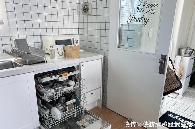 厨房|看了她家的厨房收纳场景，我甘拜下风！学会了你也是收纳“王者”！