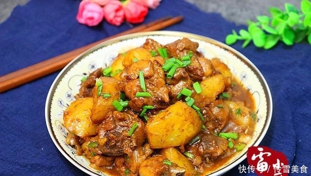 土豆别再炒丝了,像我这样烧,味道比鸡肉好!