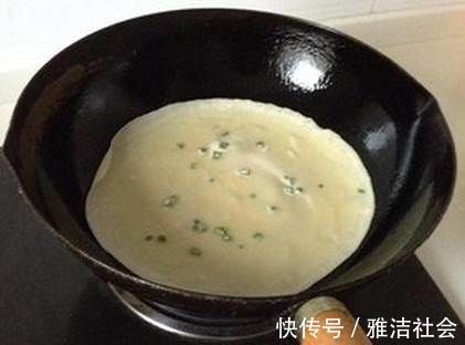 老阿姨的营养煎饼食谱，5分钟就学会了，路边摊就别再吃了