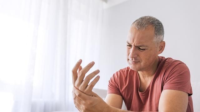 草药|80岁中医用3味草药,缓解手指凉、僵、疼,让阳气恢复