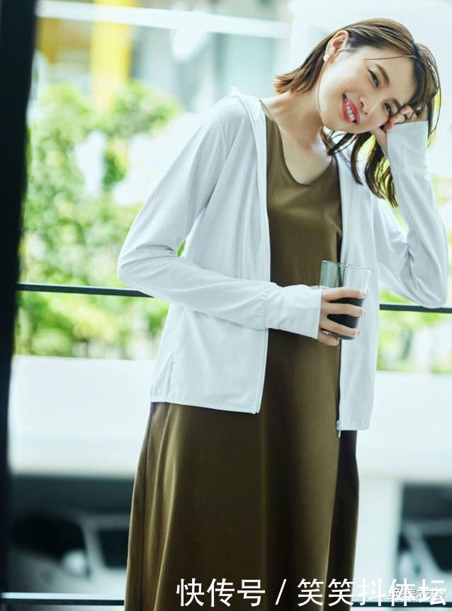 优衣库啥时候这么贴心了瞧日系“宅家穿搭”,基本款照样很时髦