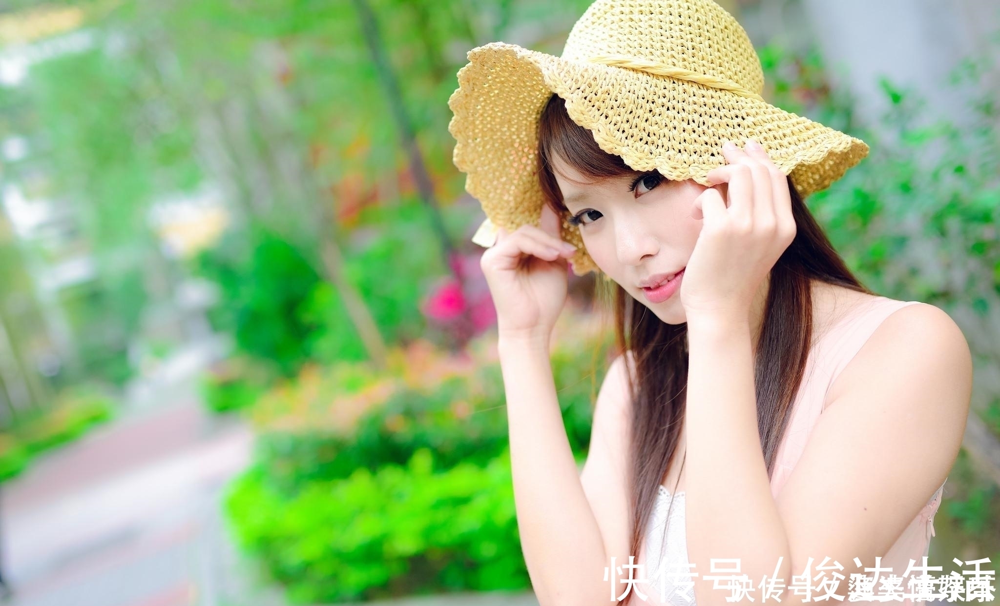 美女|时尚穿搭推荐：时尚美女唯美写真，青春、靓丽，简直美爆了