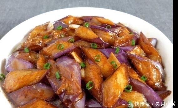 茄子|炒红烧茄子,先放油就错了,掌握这个方法,茄子不吸油不发黑