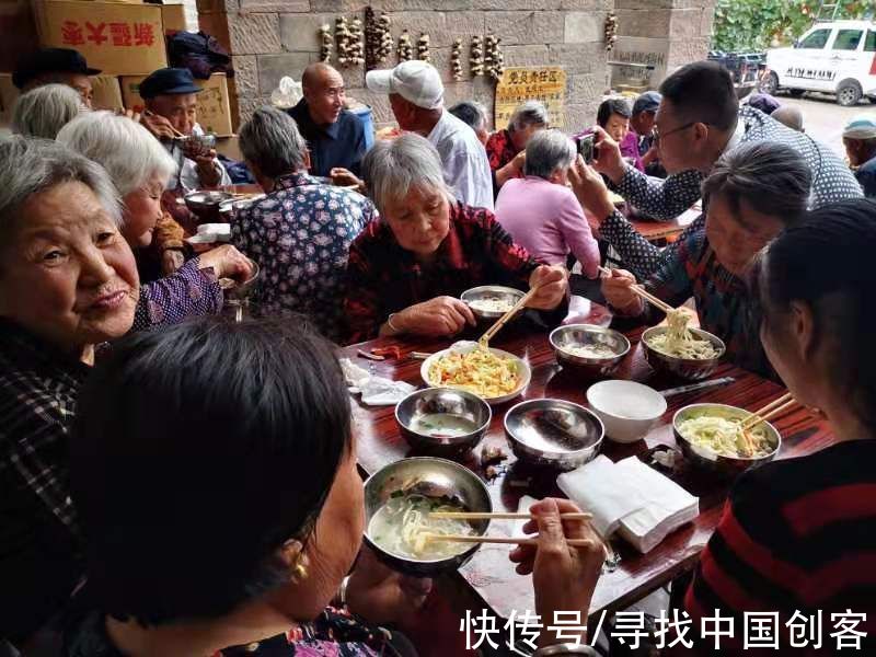 老舍|陕西榆林泥河沟村 3个驻村干部和60个老人的中秋宴