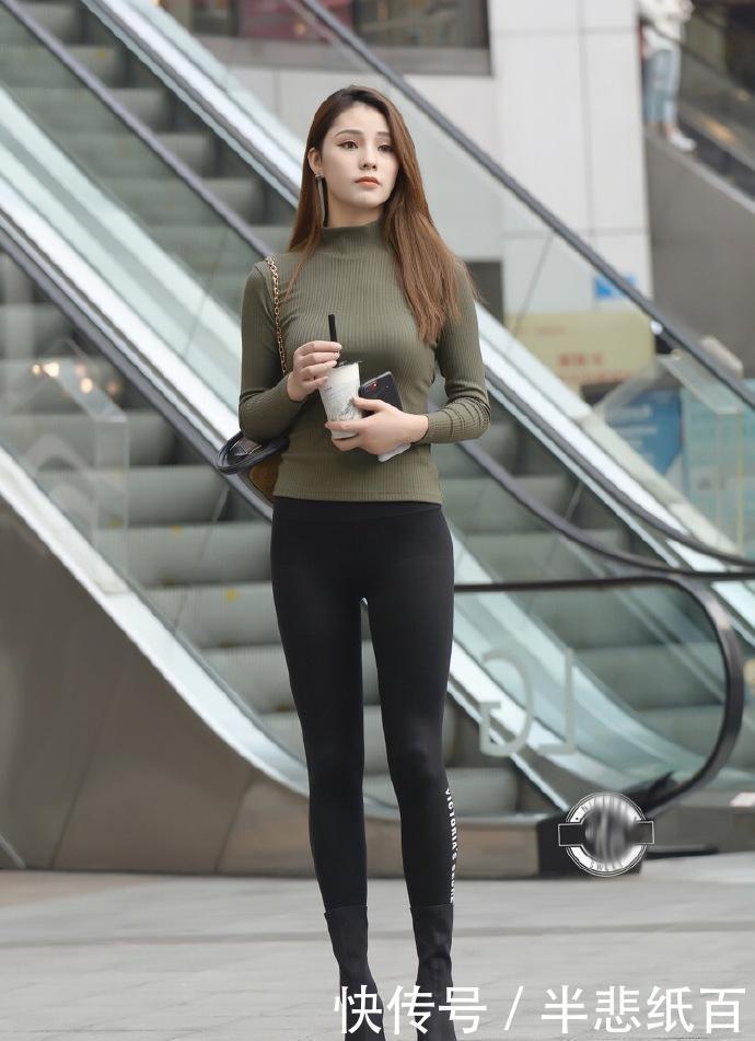 文化|街拍文化,紧身裤给人活力感,站出良好姿态