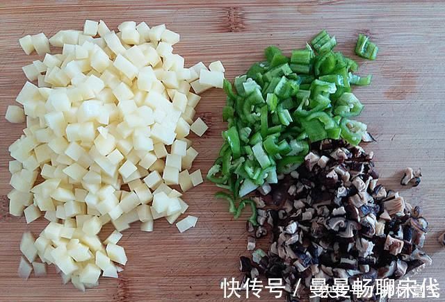 土豆和它一起炒,比炒土豆丝好吃,全家都爱吃,太香了