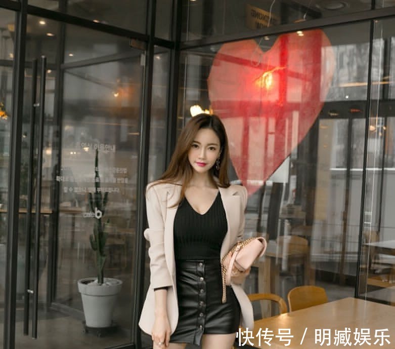 气质 女人的气质,完全取决颜值看看下图女神穿搭,诠释气质女神魅力