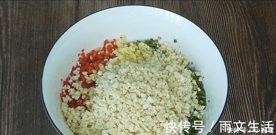 做法|“万能的蒜蓉辣酱”，教你最正宗的做法，拌啥都好吃，实在太香了