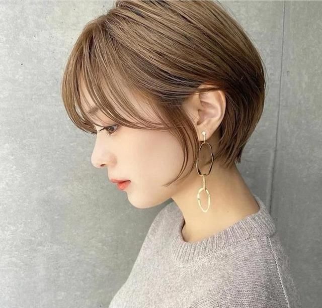 四五十岁的女人，留短不留长，试下面的造型显气质又好看