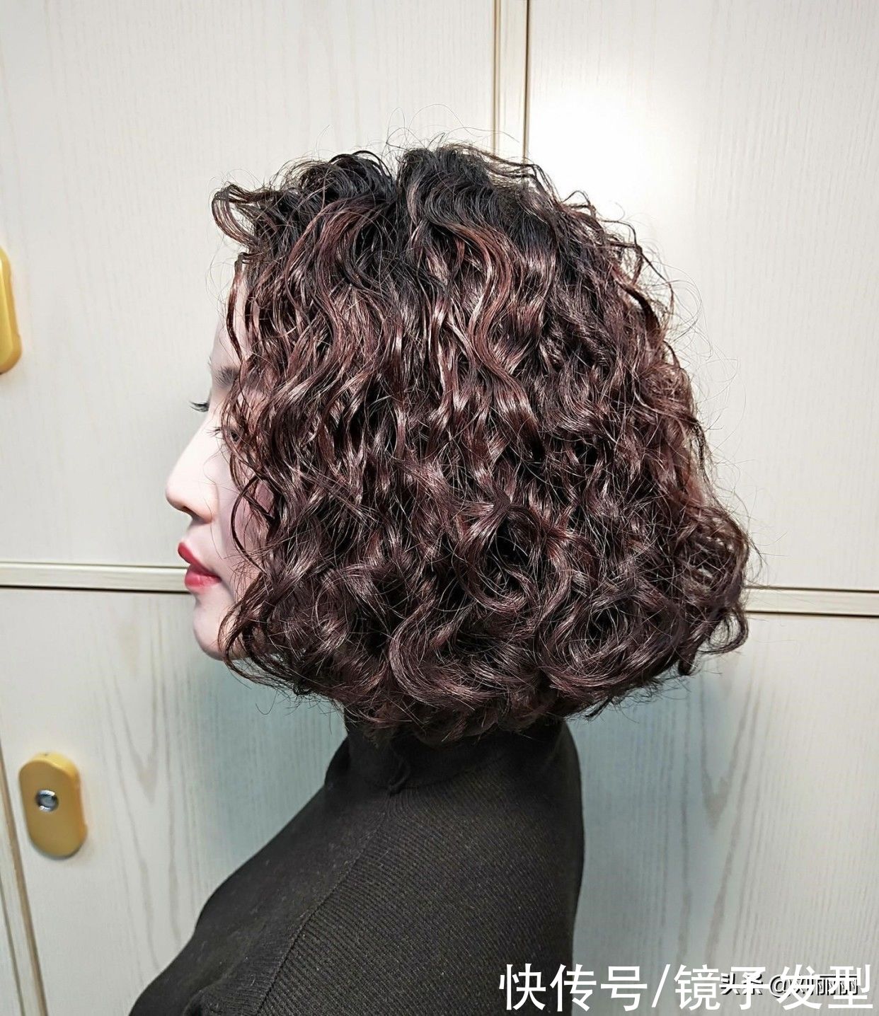 盘发|女人不到40岁，前3种发型别尝试，后三种发型值得拥有