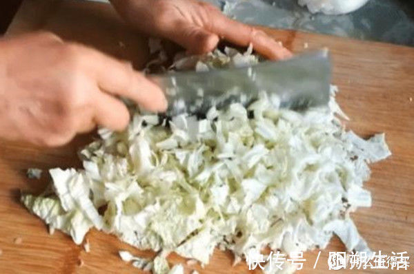 白菜饺子焯水直接包是不对的教你最正确做法，太香了