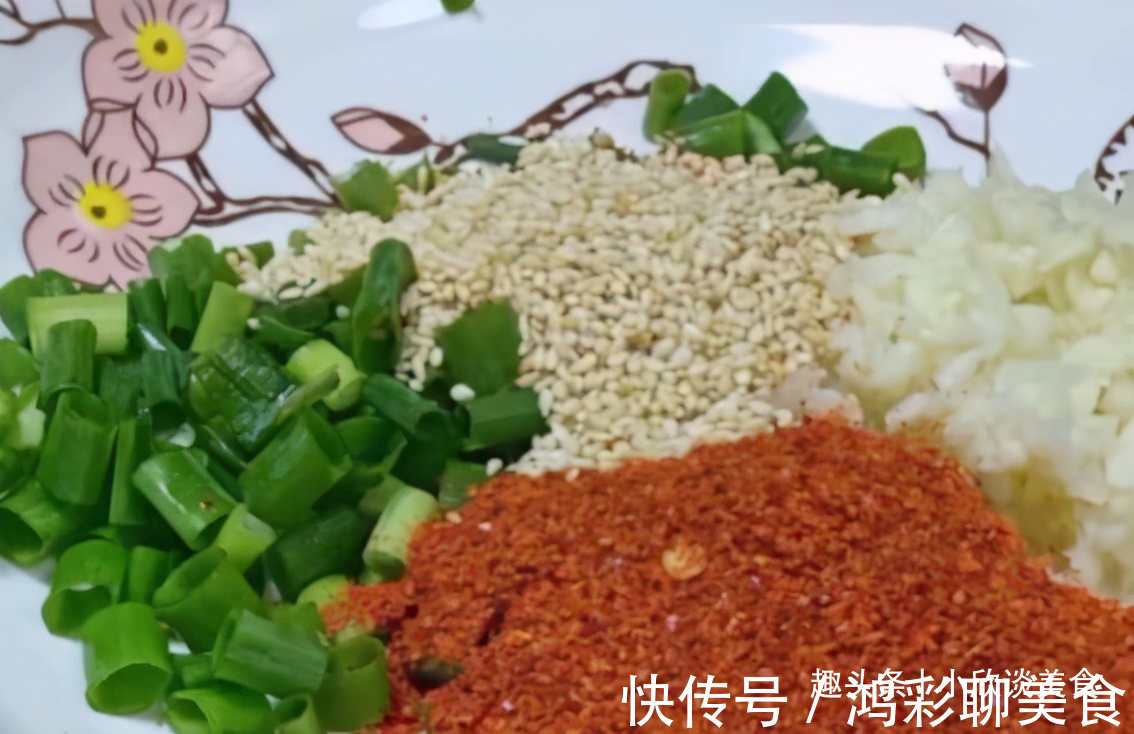 凉拌汁|夏天做凉拌菜,不管是啥菜,有了这碗“万能凉拌汁”,酸辣又好吃