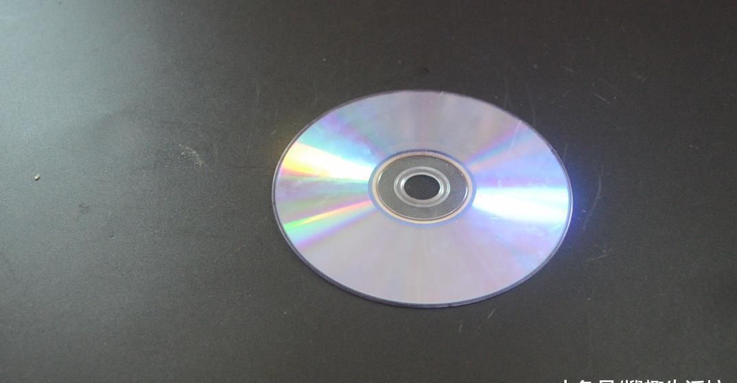 把纸筒粘在光盘上太厉害了, 解决了很多人困扰的烦恼, 赶紧试一试