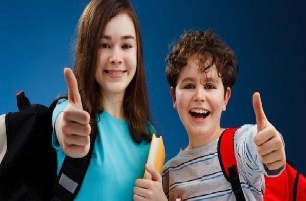 自信心|6岁女儿带奖状回家,妈妈发朋友圈炫耀,结果看清字后失去笑容