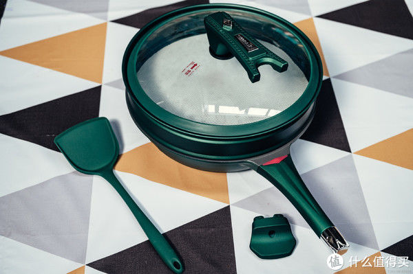 智能家居 篇二十八:炒菜蒸煮都在行的平底锅,帝伯朗菲尼雅系列不粘锅上手