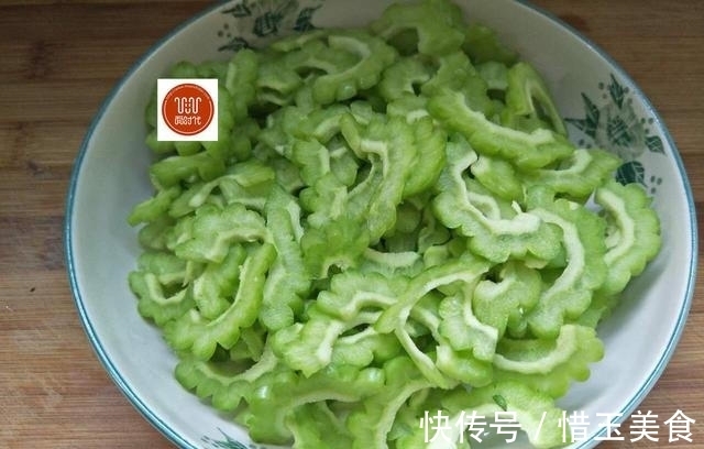 快手|苦瓜换种做法,很多人没吃过,简单快手,比肉还香!
