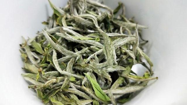 为什么银针很少用来压饼,而用寿眉压饼很普遍看完涨知识