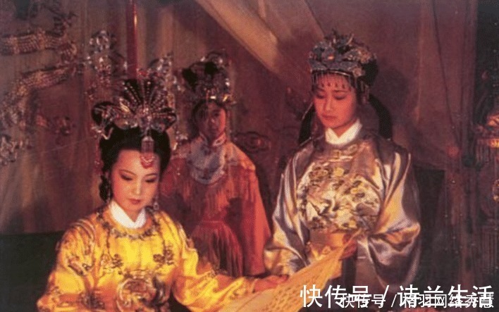 金玉良缘|红楼梦中,贵妃元春喜欢宝钗还是黛玉?送礼不一样,或许有隐情
