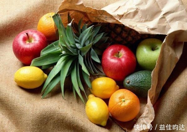 夏天|腸胃不好的人,夏天要少吃這3種水果,不然胃病發(fā)作,那就麻煩了
