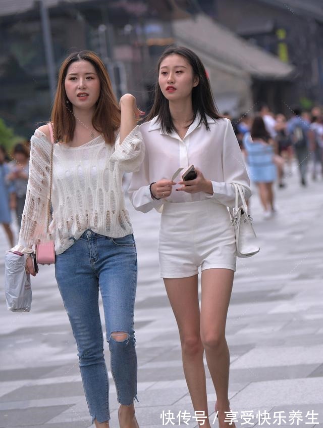 时尚 休闲装别搭运动鞋了,看看气质女生怎么穿,雅致好看又显身材!