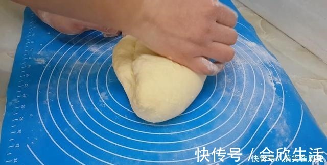 以后面粉就这样做,加3个鸡蛋,不用烤不用蒸,比蛋糕都香甜好吃