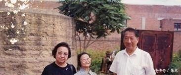 一生我行我素,不工作也不成婚,九十岁洒脱离世,任后世评说