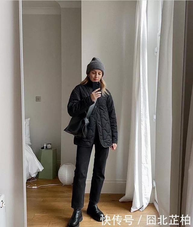 50岁的女人,过年最好少穿“红一套”!试试这3种穿搭,特优雅