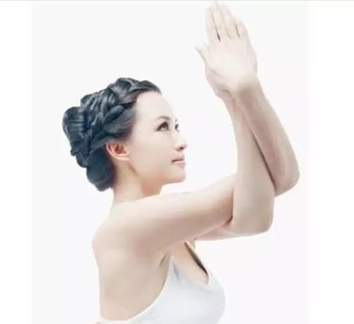 手指|经典开肩瑜伽动作，经常练肩部自然就开了