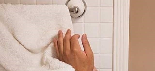 毛巾用久了又滑又臭?教你一个小窍门,毛巾马上和新的一模一样