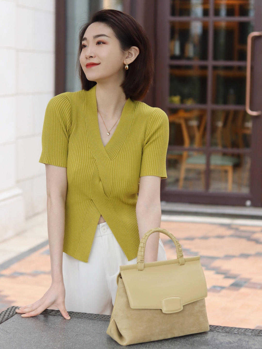 v领|被这些时尚惊艳了!最简单的针织衫,搭配出高级感,简约优雅