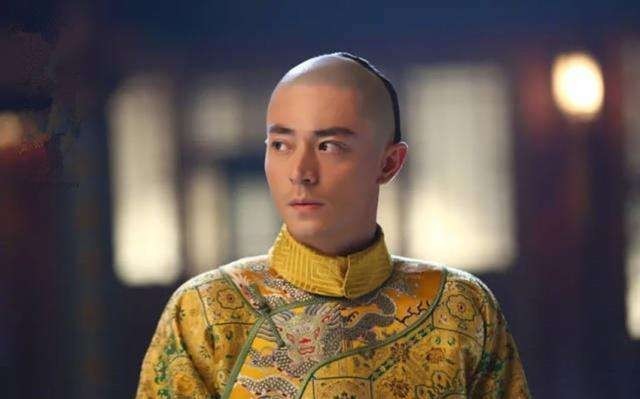 立马|乾隆身边出现过两个奇女子,一句“昨日黄花闺女”,立马对出下联