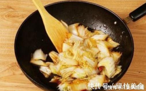 好吃|做醋溜白菜,“3种调料”别放错,并牢记正确顺序,白菜清脆好吃