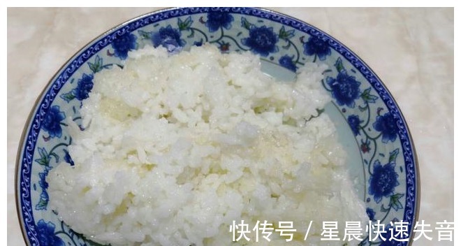 米饭|我家剩米饭从不浪费,简单1做当早餐,寓意金玉满堂!