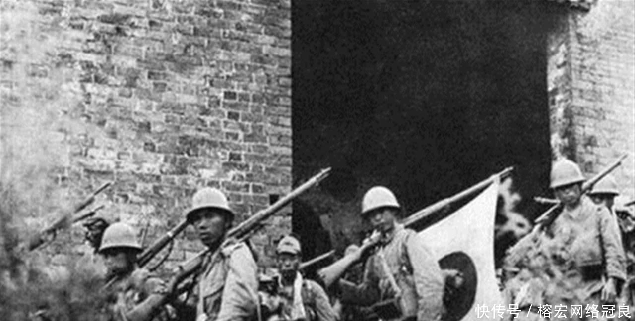 久攻不下|日军躲进碉堡,苏联士兵久攻不下,一中国老农经过:我有办法