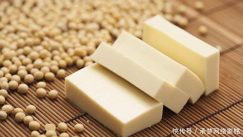 在家做冻豆腐，必须要记住一点“先蒸后冻”，蜂窝大不粘连！