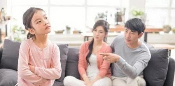 养育|老人带娃,五种情况要及时喊停,毁娃不说,家长也会麻烦不断!