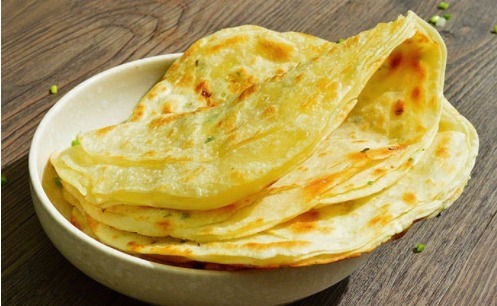 懒人葱油饼的做法,不用和面,10分钟搞定,酥脆喷香,简单超好吃