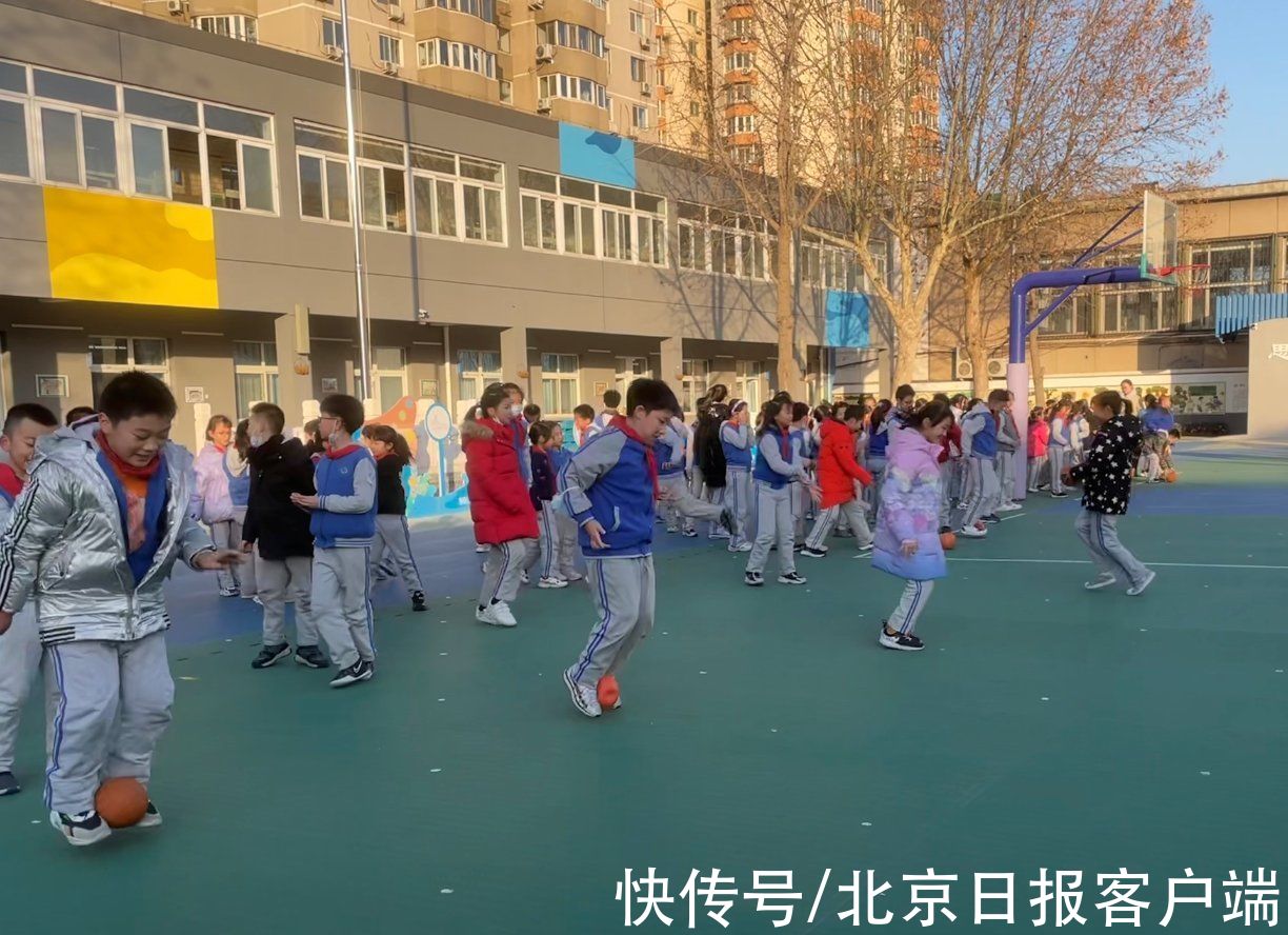 成绩单|体育课主打游戏和比赛，这所学校亮出学生体测成绩单