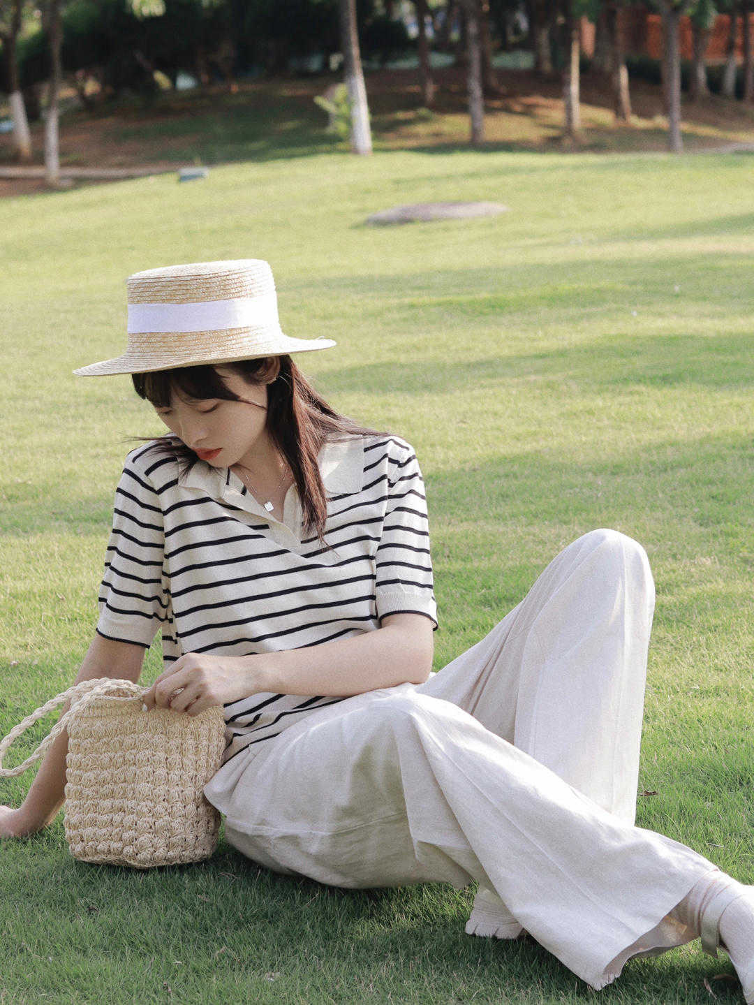 半身裙|如何打造法式风格?条纹T恤搭配白色阔腿裤,显得高级又时髦