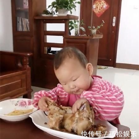 宝妈|孩子饿醒后哭了,卧室里却没找到孩子,宝妈走到客厅笑得停不下来