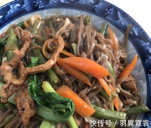 豆角|豆角焖面,面条直接下锅是错的,多做1步,根根干香入味,不粘连