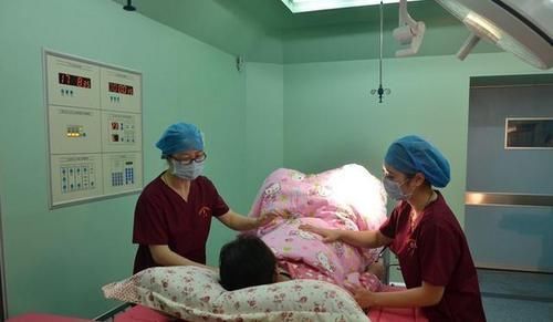 医生|产妇生孩子时放了个屁,之后紧接着一发力,医生的脸一下就变黑了