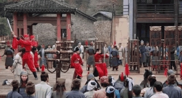 临刑之前|古代死囚吃断头饭时,碗中为何放着一块生肉?原来这肉还有大用