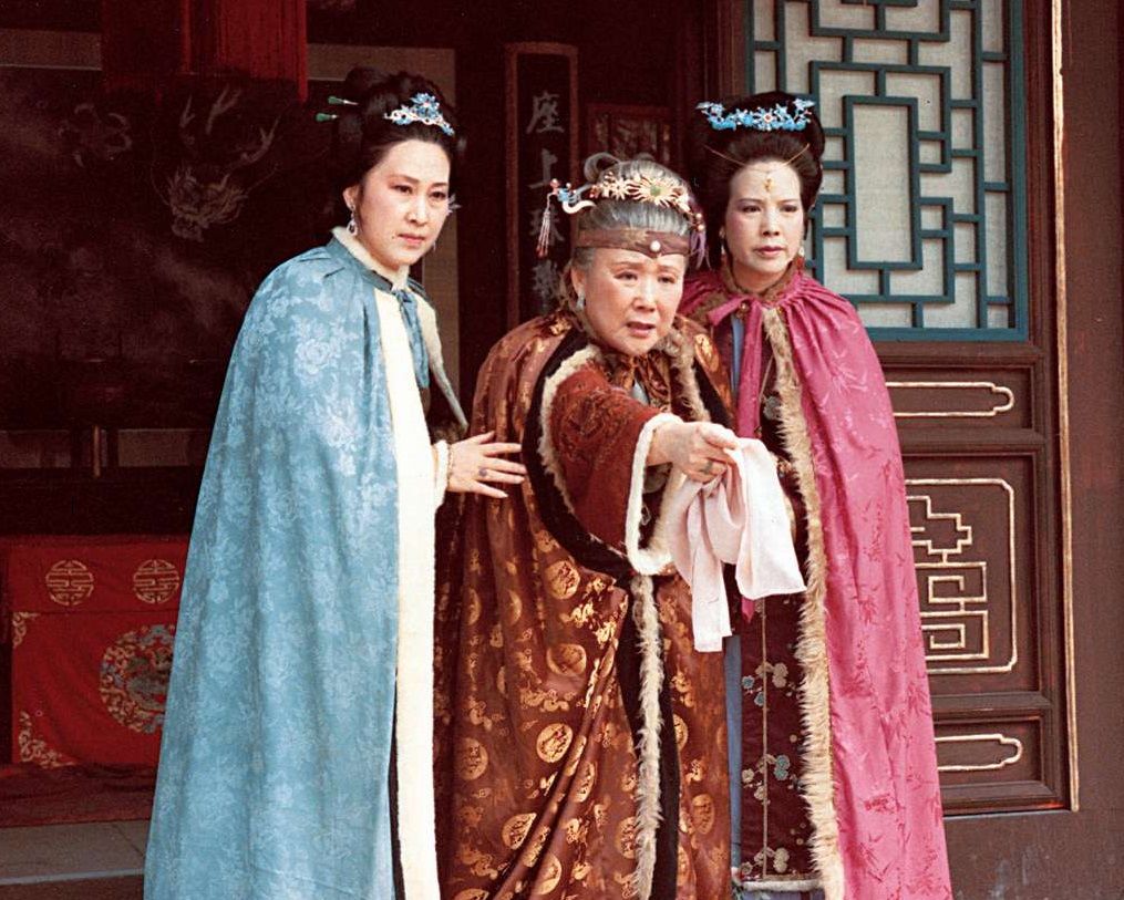 凤姐|贾母为何坚持让王熙凤嫁给琏?为何要纵容邢夫人生事?