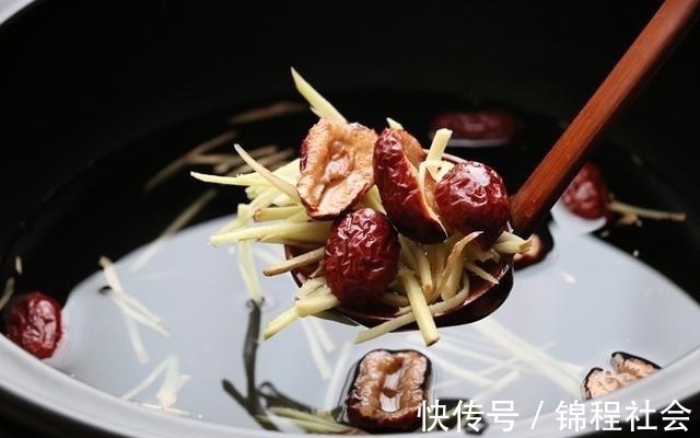 从入伏到出伏,要常吃生姜和红枣,教你1个简单做法,顺利度夏