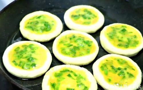 入冬了,爱吃面食的要收藏,早餐学会做,五分钟就上桌,吃着真香