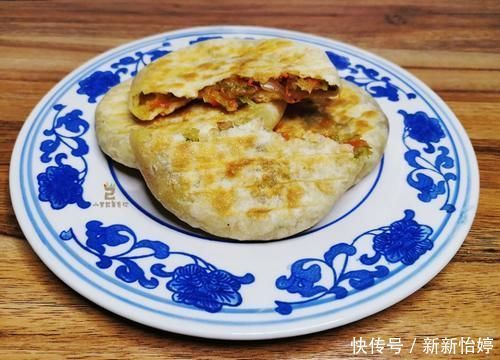 无论烙什么饼，和面时多加一种料，烙出的饼酥脆松软，凉了也不硬