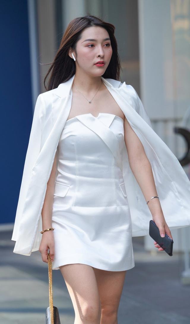 早春穿连衣裙, 掌握这些搭配技巧, 既温柔大方、又知性优雅