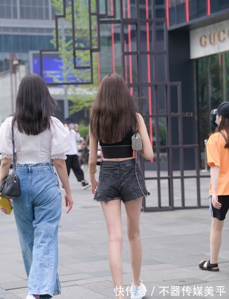 穿搭|怎么成为街上的甜酷女孩?看完小姐姐的穿搭,一下子就明白了!