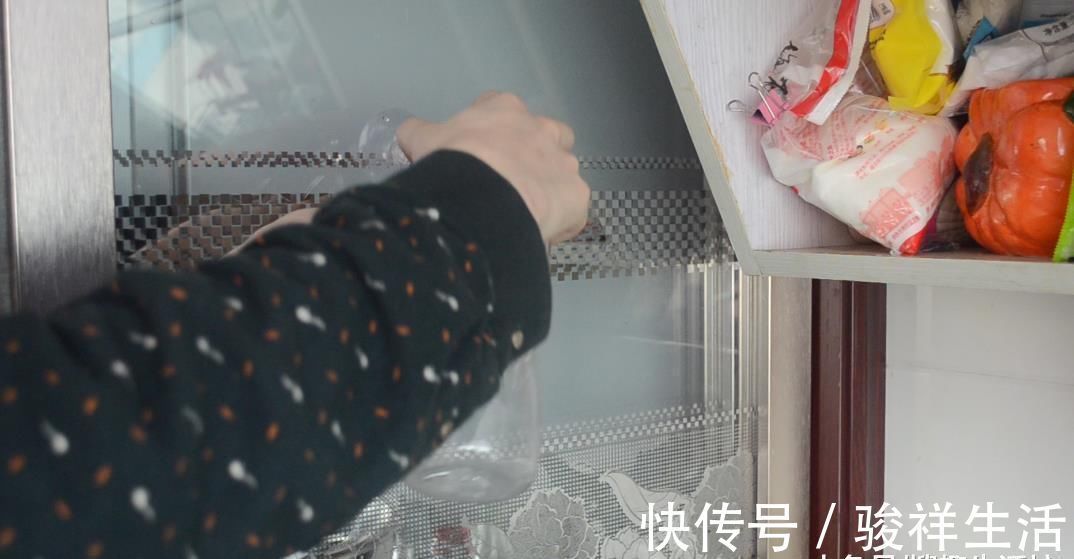 家家户户|塑料瓶别再丢了, 剪几刀, 放在厨房有大用处, 家家户户都用得到